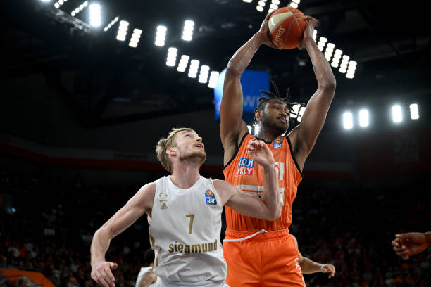 而此刻的他 而此刻的他